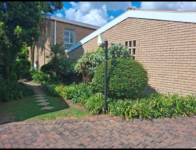 3 BEDROOM TOWNHOUSE FOR SALE IN MORNINGSIDE
